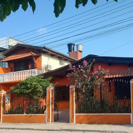 El Jaguar Casa Hotel Leticia Exterior photo