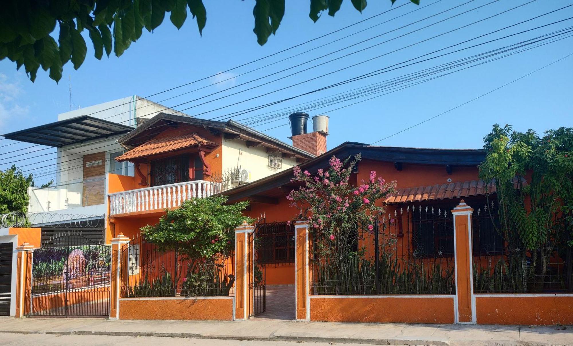 El Jaguar Casa Hotel Leticia Exterior photo