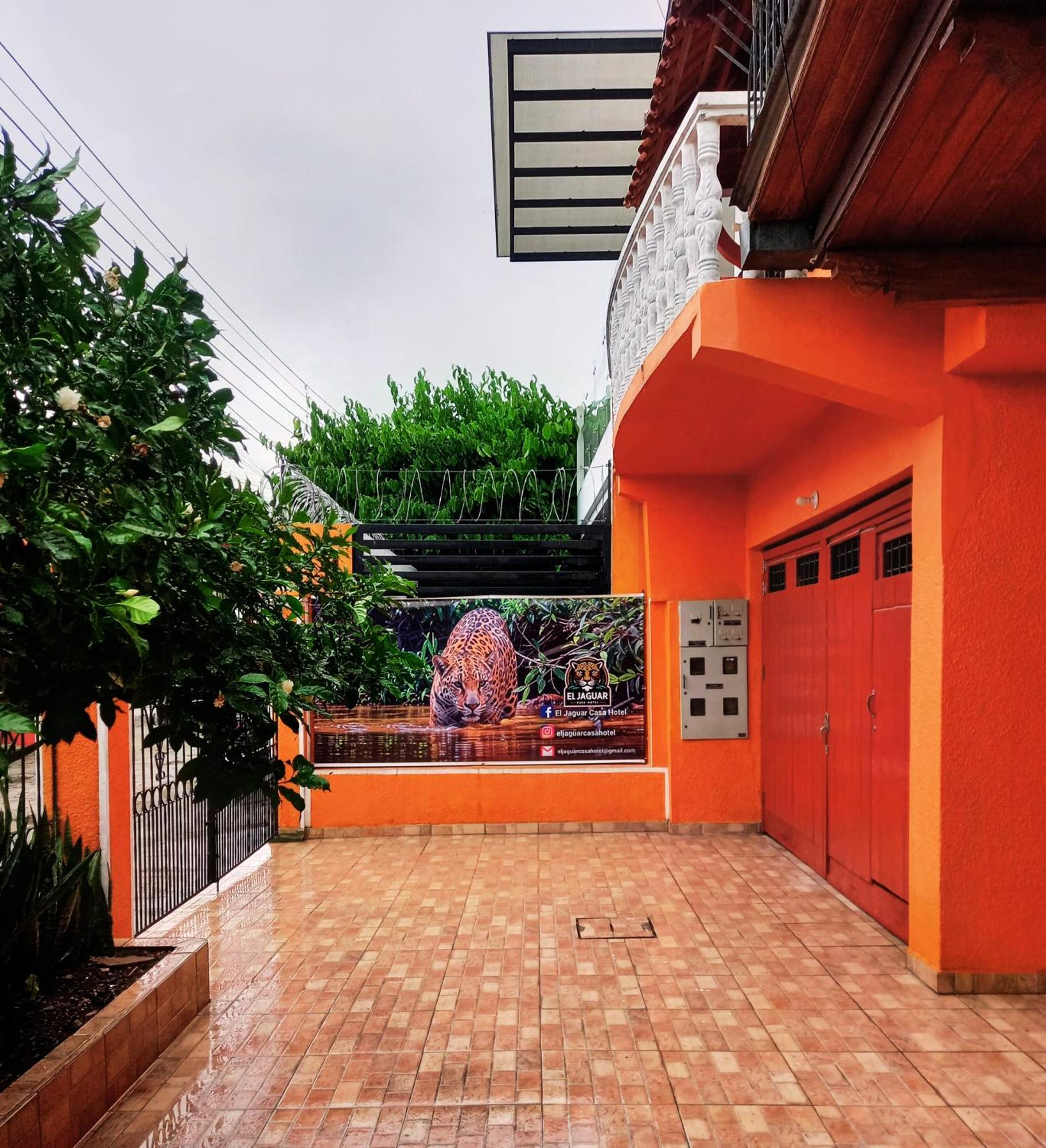 El Jaguar Casa Hotel Leticia Exterior photo